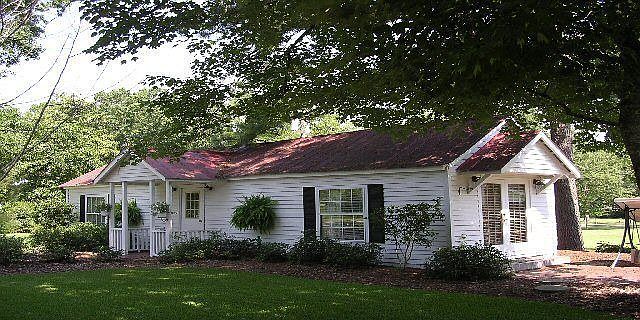 guesthouse with seperate address