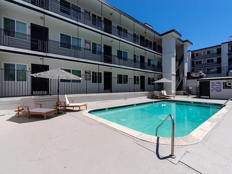 Hayward Heights — Photo 18