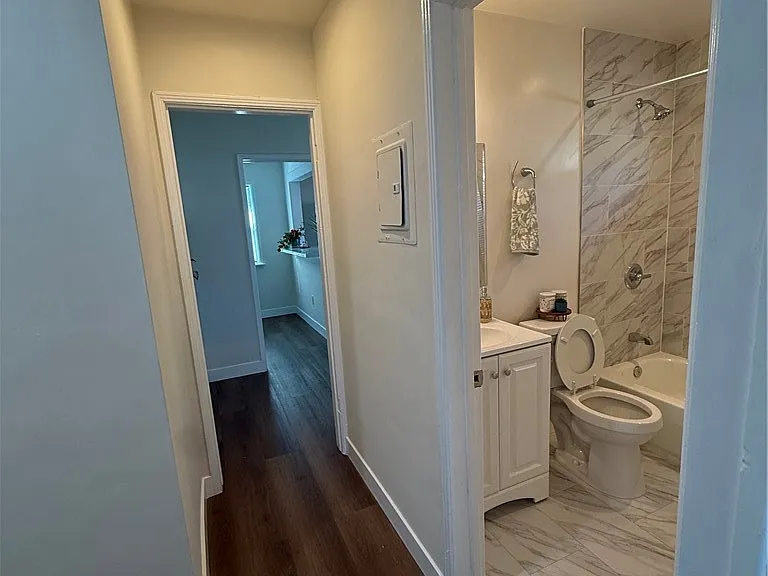 549 N Niagara St — Photo 11