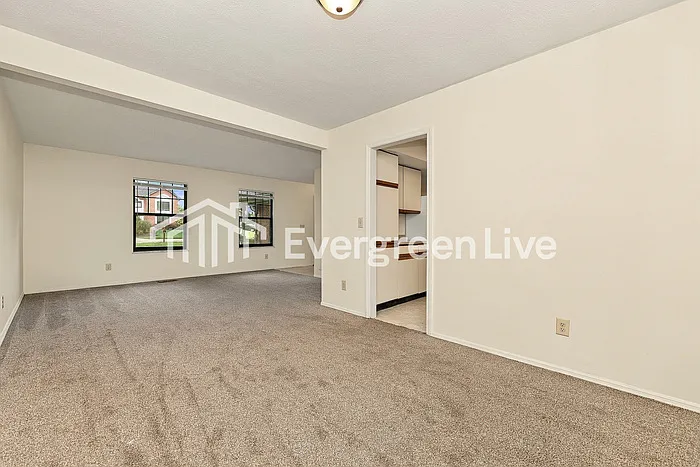 4 bed, 2.0 bath, 2268 sqft, $2,045 — Photo 4