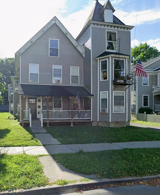 3 bed, 2000 sqft, $2,150 — Photo 1