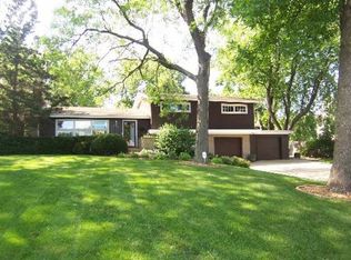 734 Crest Ave, Schaumburg, IL 60193