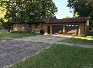 617 Sunnyside Ave, Valley Springs, SD 57068