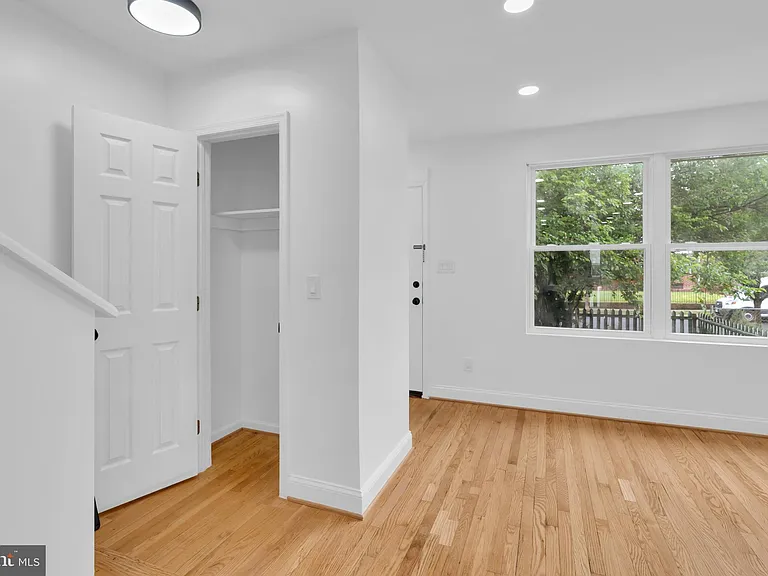 518 Oglethorpe St NE — Photo 36