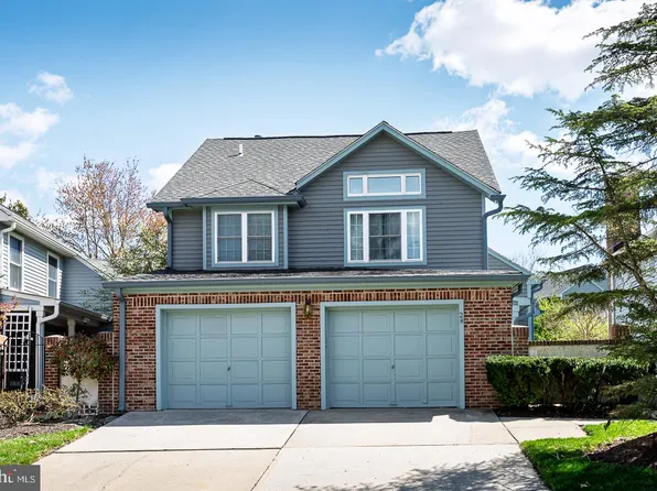 28 Stonebridge Ln, Princeton, NJ 08540