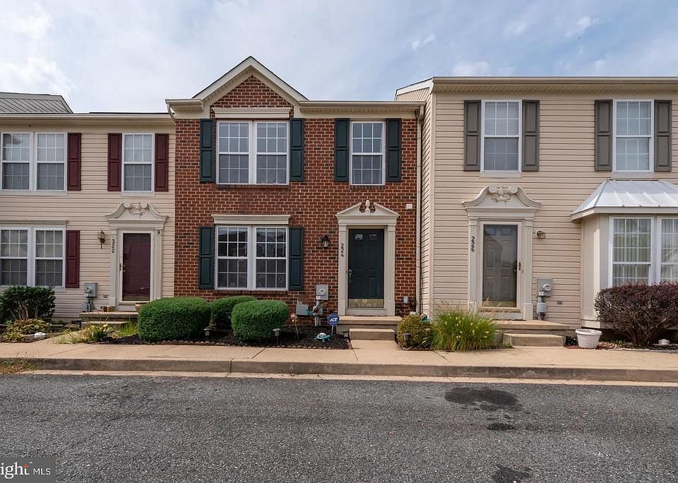 1st image of 224 N Bridlewood Dr