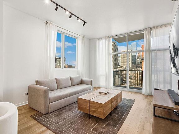 3rd image of 1600 S Indiana Ave #602