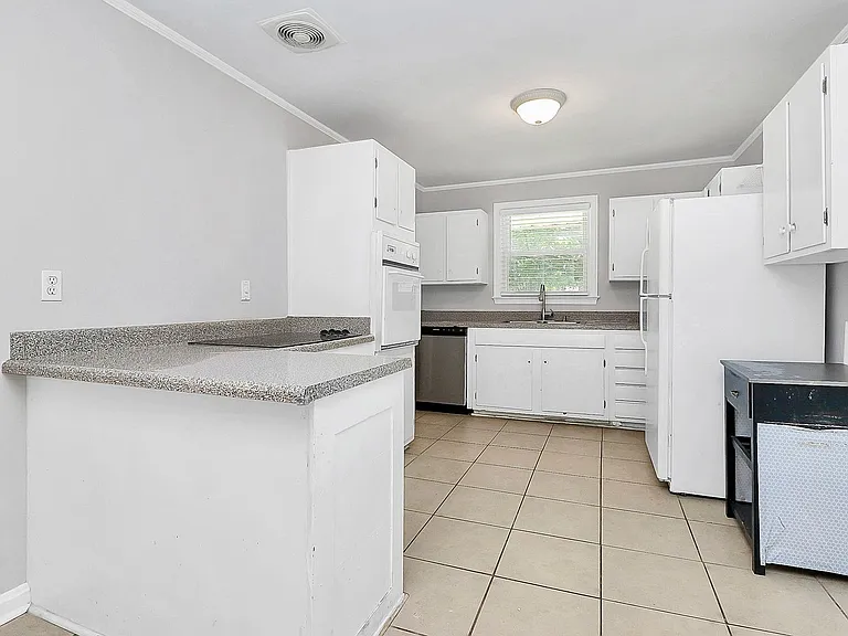 228 Seneca Pl — Photo 12