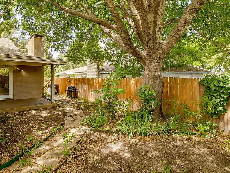 4318 Segura Ct N — Photo 16