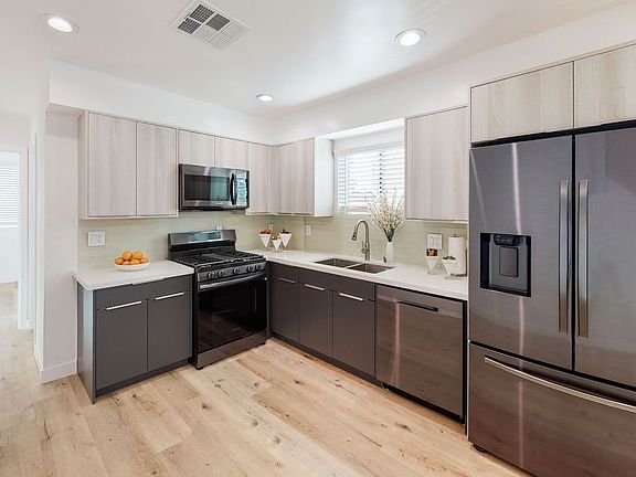 3rd image of 638 N Serrano Ave