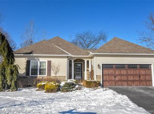 9169 Appleview Ct, Brighton, MI 48116
