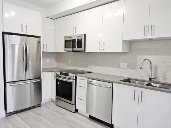 13978 Fraser Hwy, Surrey, BC V3T 4E6