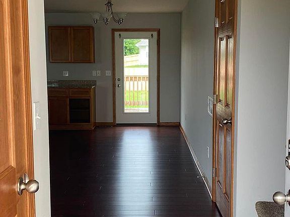 2nd image of 2977 Meadowlark Ln