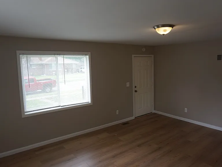 29134 Glenwood St — Photo 4