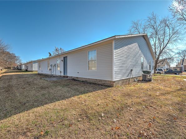 fayetteville-arkansas-448576526 picture