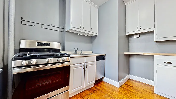 Sold by Bizzarro Agency | media 14