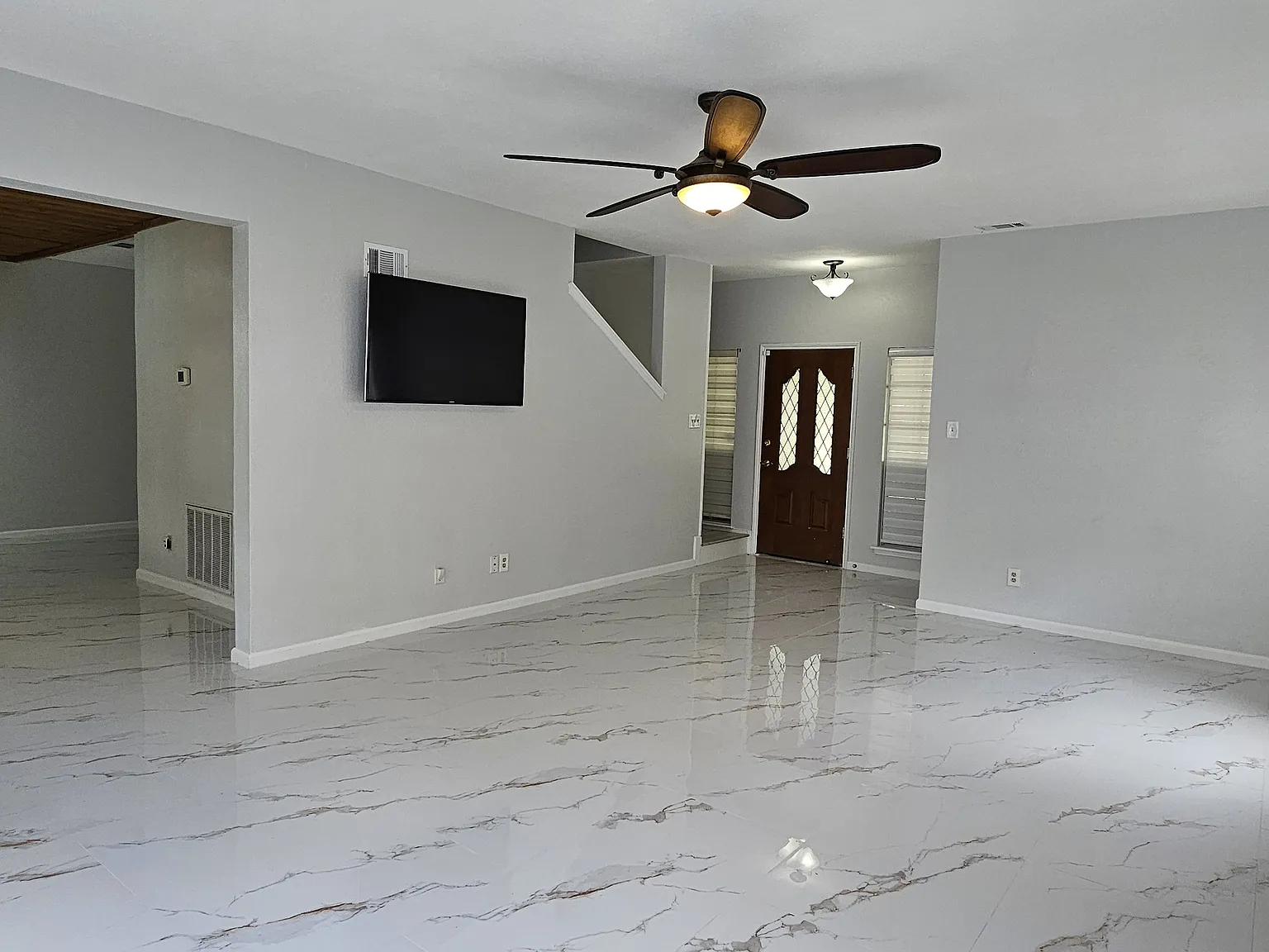3 bed, 2.5 bath, 1800 sqft, $2,250 — Photo 2