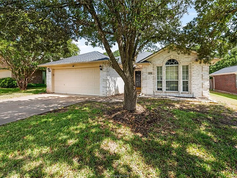 1711 Beaver Pond Ct — Photo 2