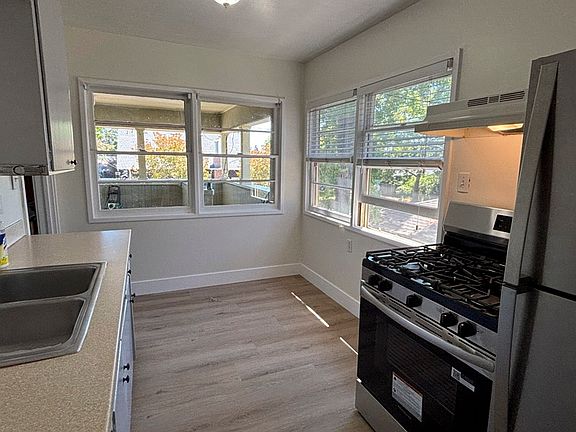 kitchen new five burner stove