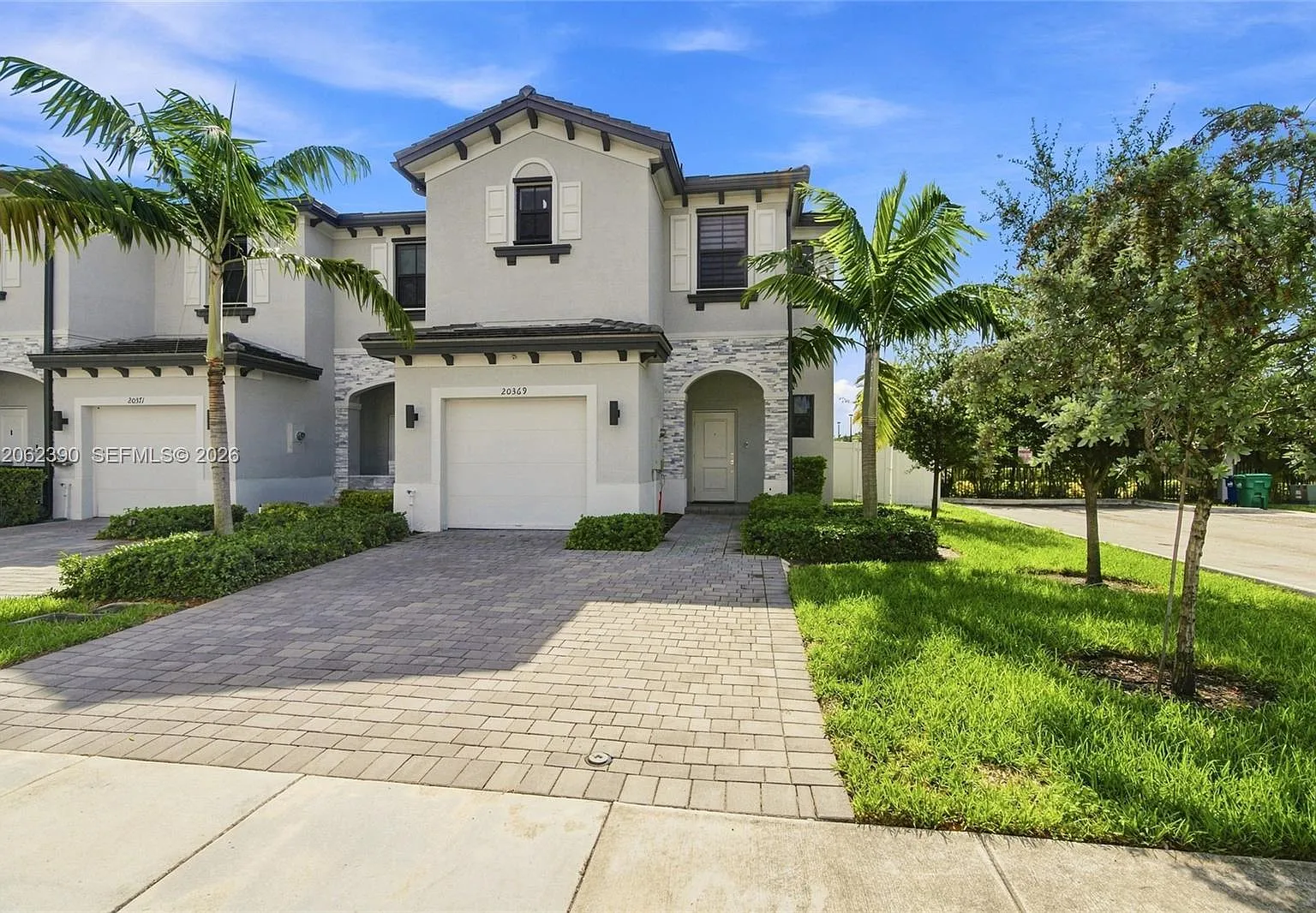 Vista Lago — Photo 1