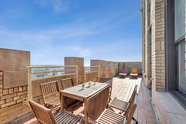 Sold by Compass | media 1
