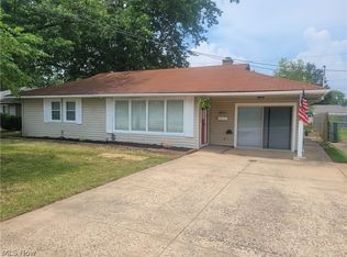8852 W Ridgewood Dr, Parma Heights, OH 44130