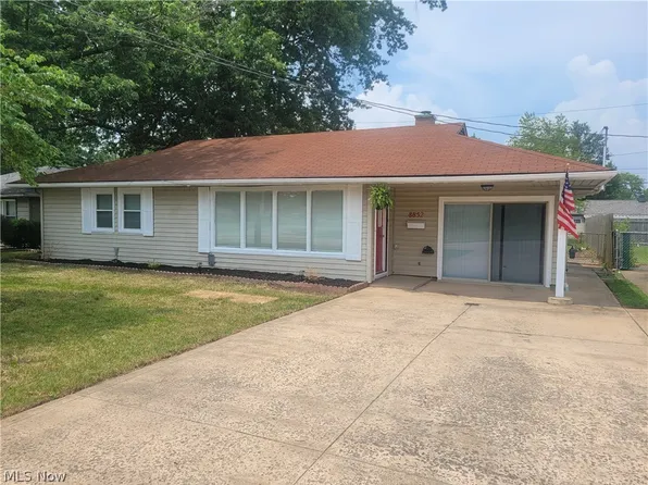 8852 W Ridgewood Dr, Parma Heights, OH 44130