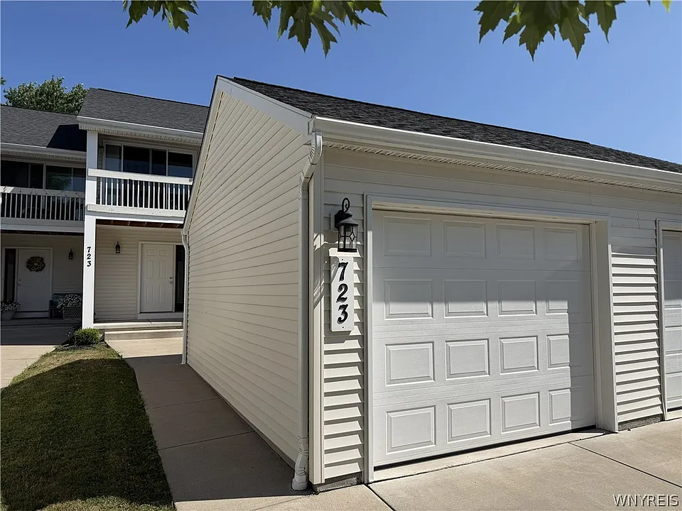 723 Robin Rd