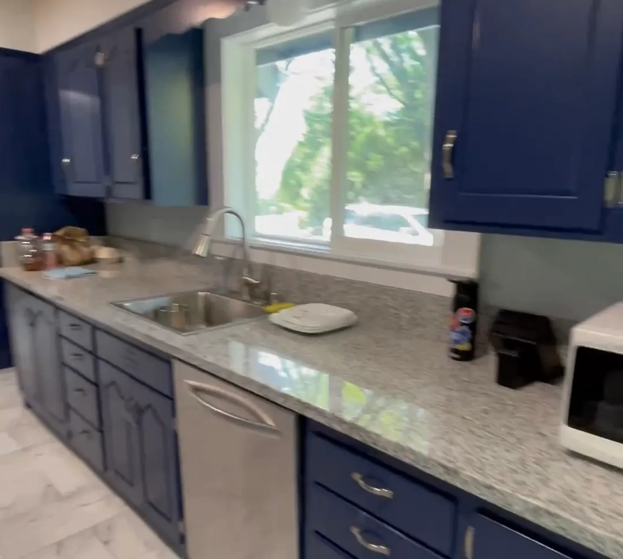 8 bed, 4500 sqft, $4,500 — Photo 3