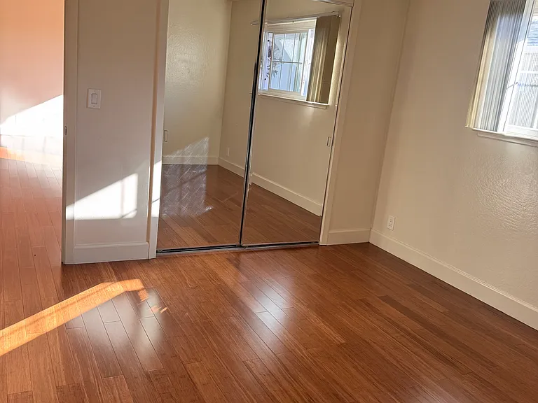 473 W Sunset Blvd — Photo 9