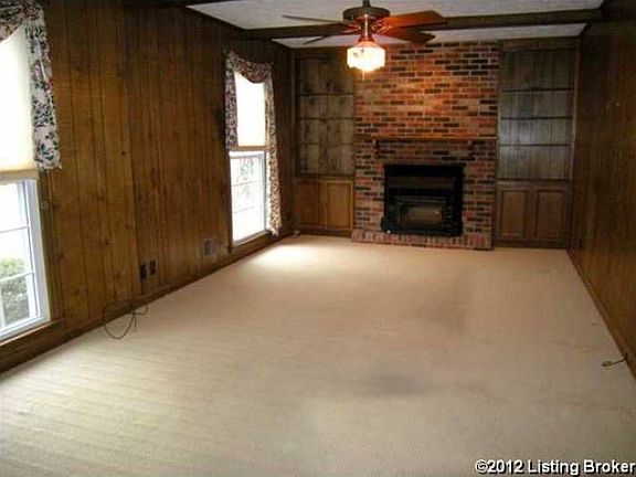 Large Family Room w/Firep