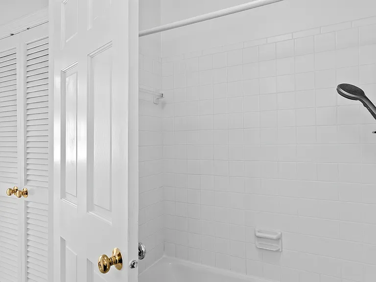 344 D Hanover Arms Ct #D — Photo 18
