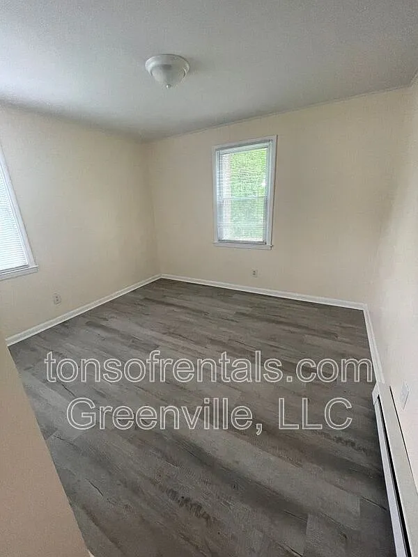 2 bed, 1.0 bath, $950 — Photo 4