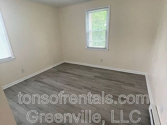4th image of 691 Fairfax St