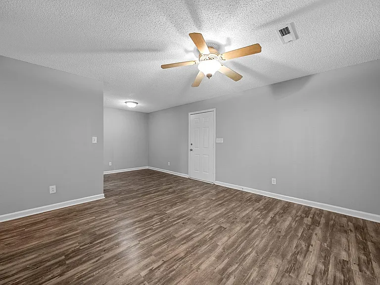 Parkway Pl - 1237 — Photo 8