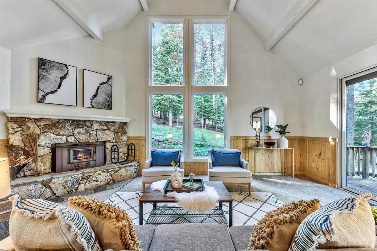 Photo 2 of 36 - 11641 Zermatt Dr - Truckee, CA Building Photo - 11641 Zermatt Dr