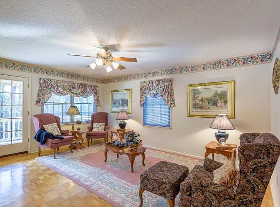 3rd image of 110 Apple Blossom Dr