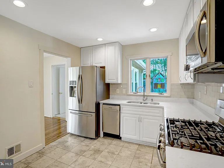 8015 New Market Rd — Photo 13