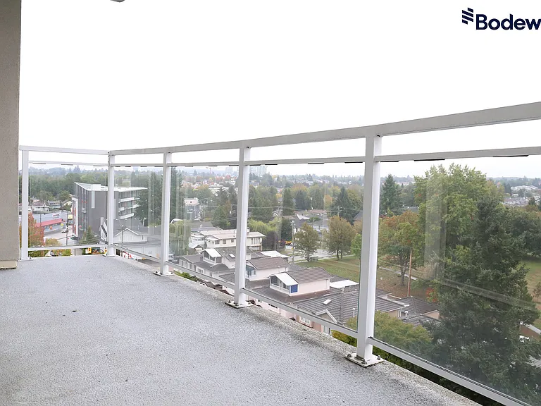 1483 King Edward Ave E — Photo 6