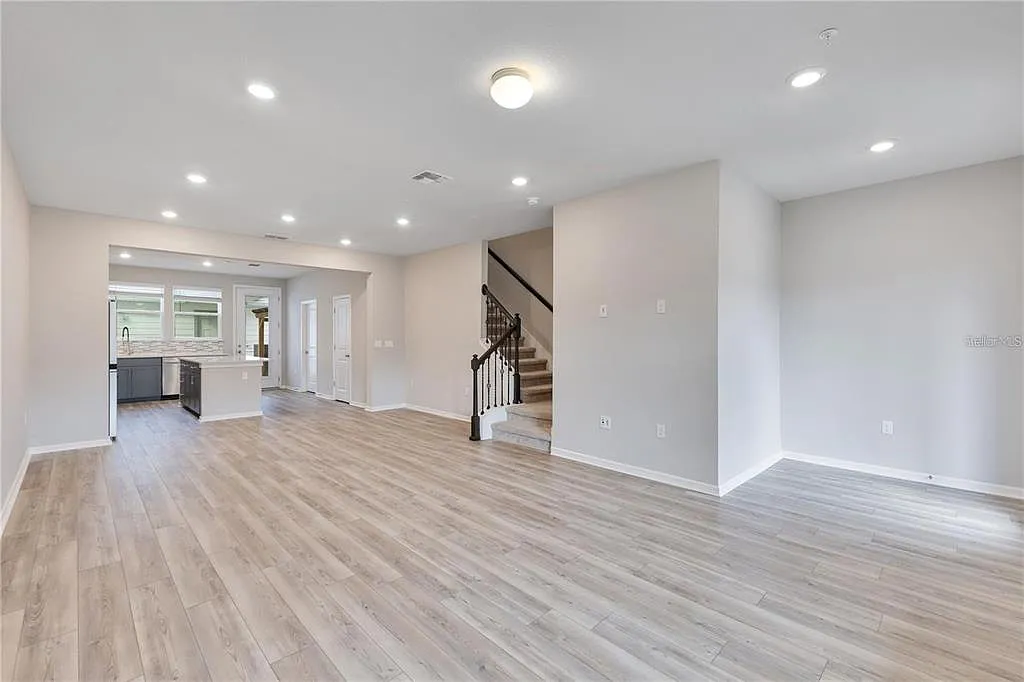 3 bed, 2.5 bath, 1620 sqft, $3,000 — Photo 3