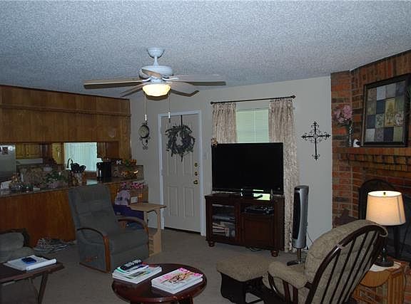 3rd image of 301 N Heights Dr