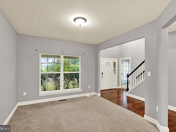 3rd image of 181 Scotland Dr
