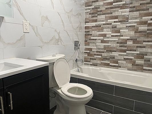 5th image of 934 E 79th St Floor 2
