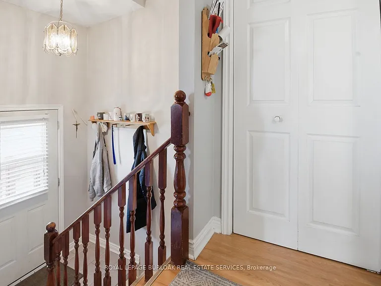 113 Commercial St #UPPER — Photo 4
