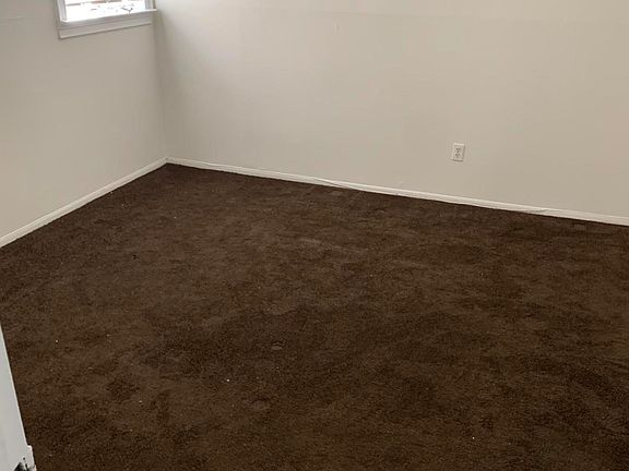4th image of 32 Rockne St