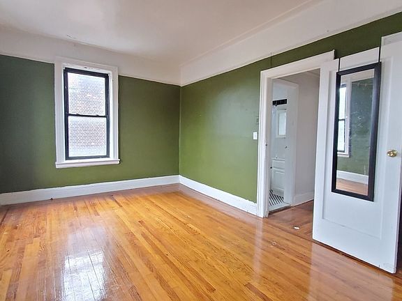 3rd image of 2101 Westbury Ct APT 6A