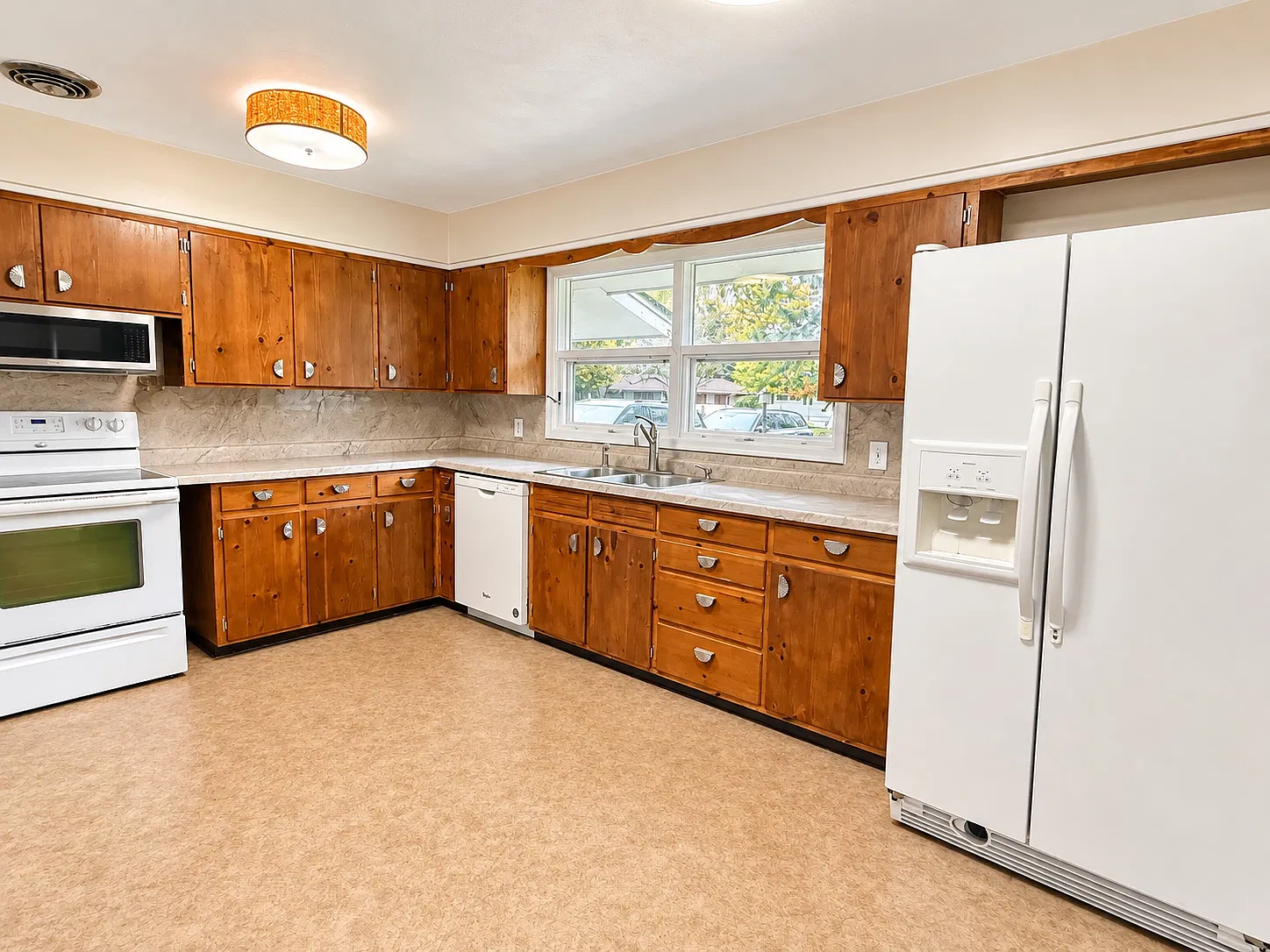 3 bed, 1.5 bath, 1425 sqft, $1,600 — Photo 4