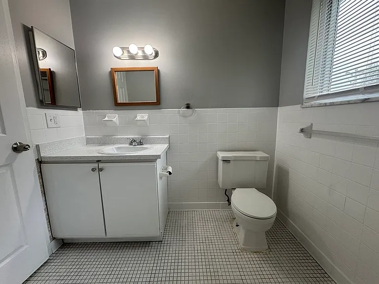 939 James St #11 — Photo 12