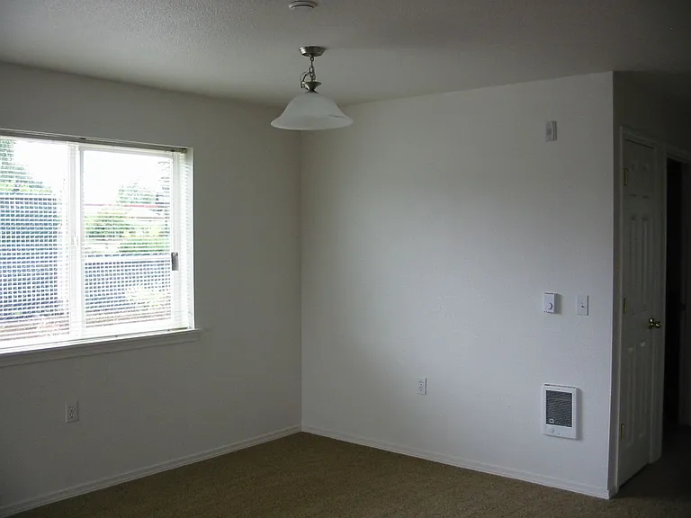 Ellendale Manor Apartments — Photo 10