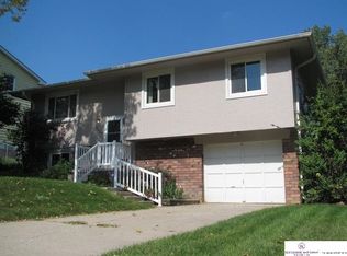5076 Whitmore St, Omaha, NE 68152
